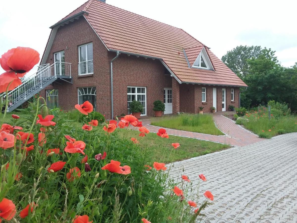 Haus Rosengarten- Ruhige Ferienwohnungen Im Gruenen Sehlen Exterior photo