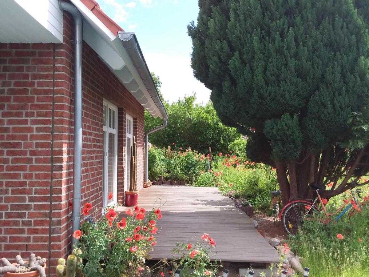 Haus Rosengarten- Ruhige Ferienwohnungen Im Gruenen Sehlen Exterior photo
